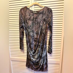 Art of Cloth Medium Long Sleeve Black,White,Gray, with hints of Brown and Pink.